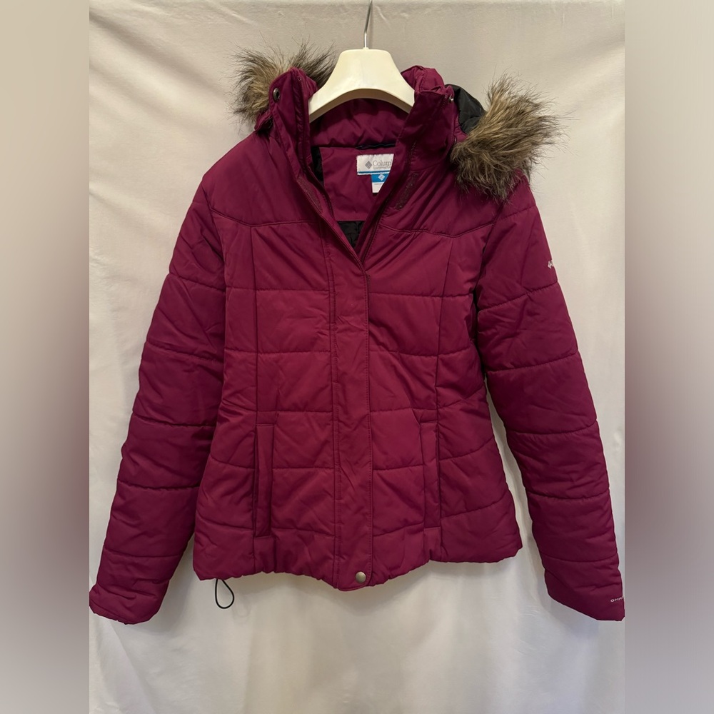 Columbia Puffer Jacket with Hood: Large, Raspberry Color